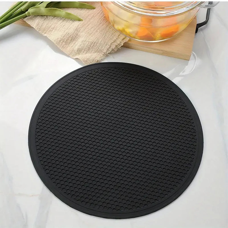 Mato de silicone de 25 cm, resistente ao calor, antiderrapante e com design de colmeia. Ideal para suportar panelas, copos e proteger superfícies de cozinha.